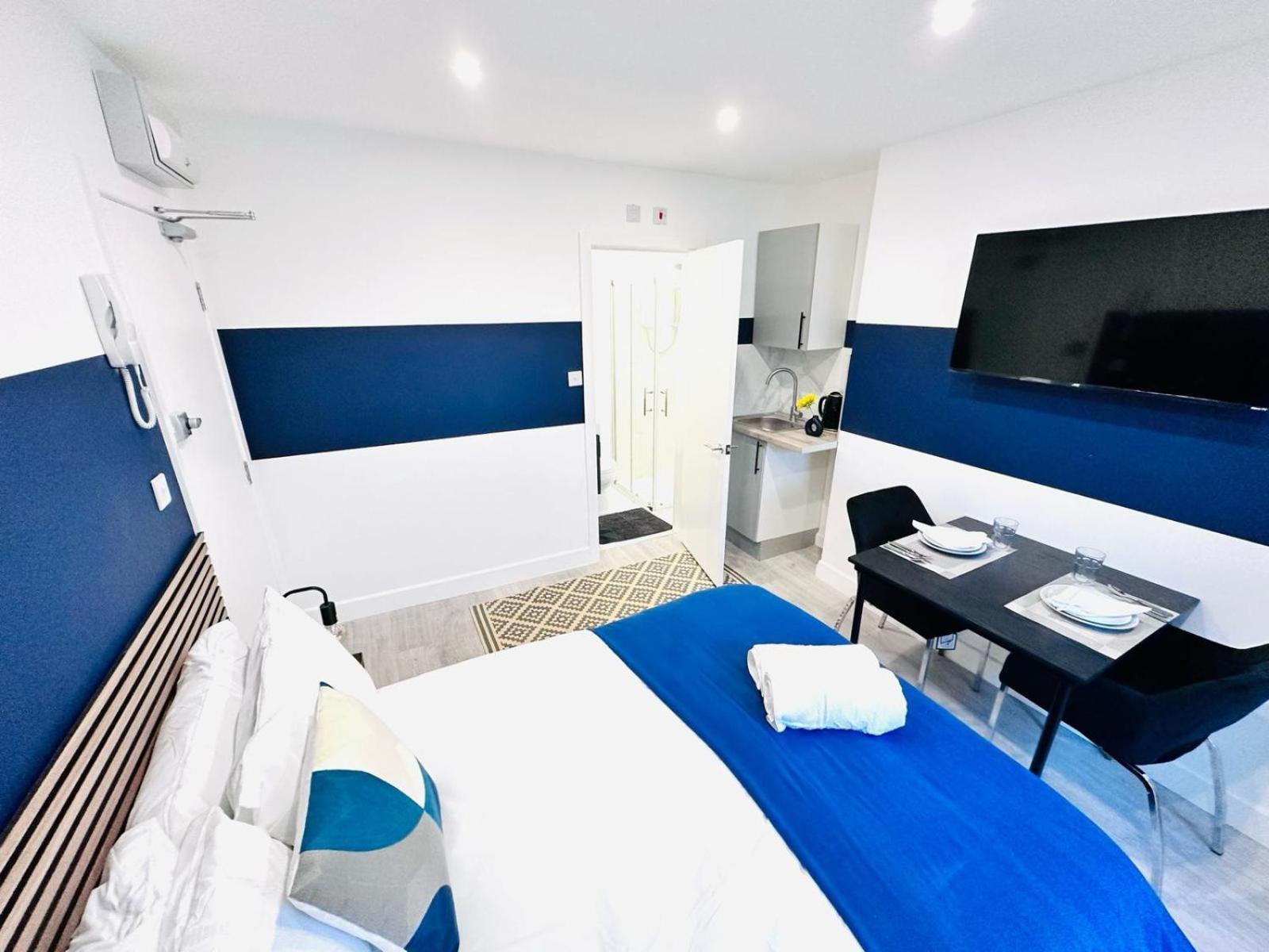 London 58 Blue House City Center Studio, Top Spot Екстер'єр фото