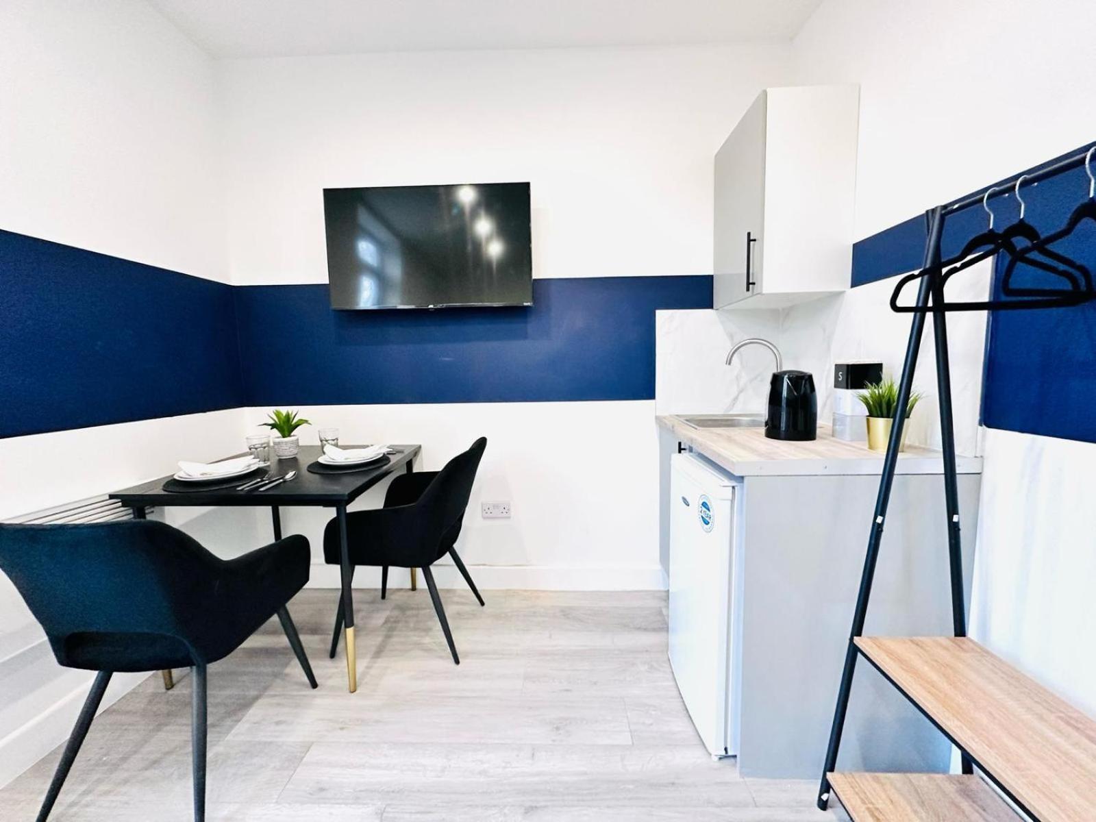 London 58 Blue House City Center Studio, Top Spot Екстер'єр фото