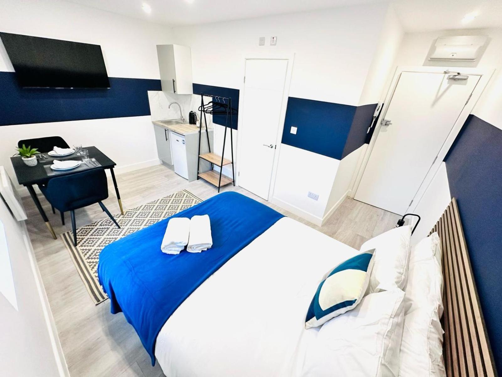 London 58 Blue House City Center Studio, Top Spot Екстер'єр фото